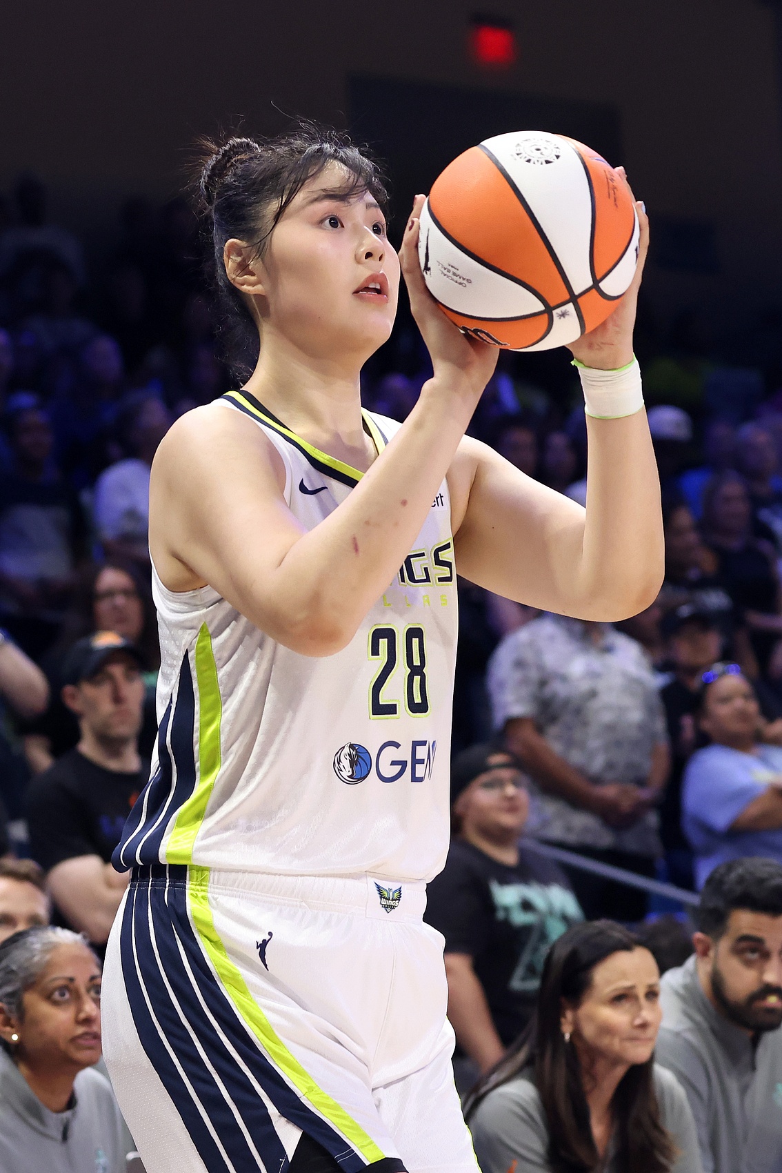 里程碑之夜！李Yueru成為中國(guó)女子籃球隊(duì)歷史上的第三名球員 在WNBA擁有20多個(gè)單打以上